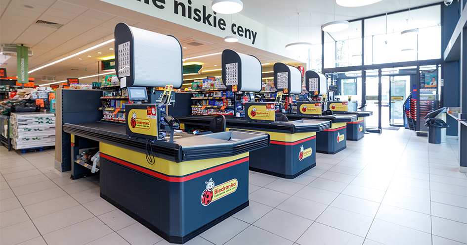 Array of checkout counters in a Biedronka store (photo)