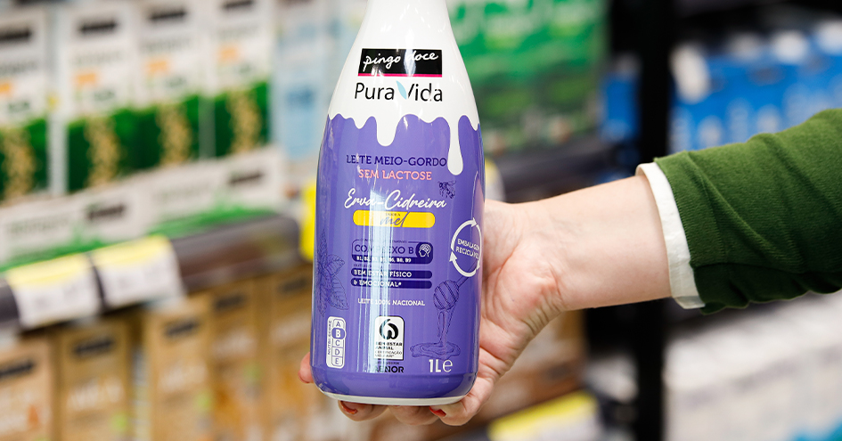 Lactose-free semi-skimmed milk with lemon balm and honey from Pingo Doce's Pura Vida in a 1-litre bottle (photo)