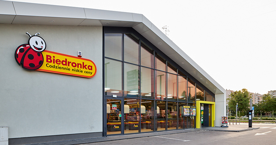 Shopfront of a Biedronka store (photo)