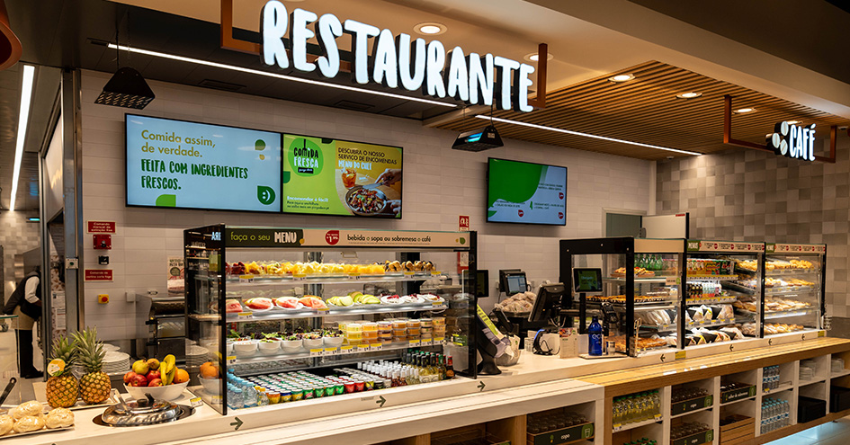 Restaurant self service counter in a Pingo Doce store (photo)