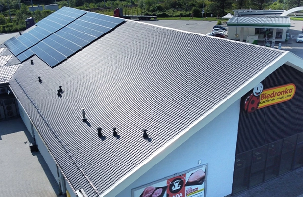 Solar panals on the roof of a Biedronka store (photo)
