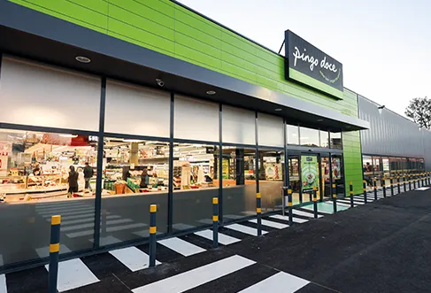 View from outside on a modern Pingo Doce store (photo)