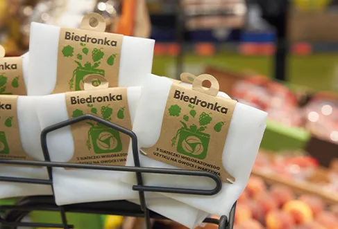 Sustainable bags for fruit and vegetables at a Biedronka store (photo)