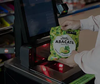 Person scanning a package of fozen avocados at the Pingo Doce self-checkout. (photo)