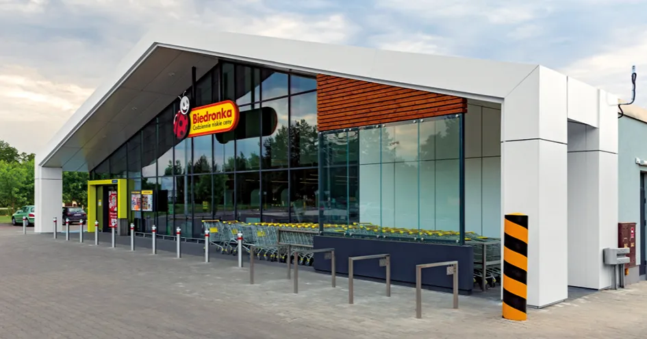 Storefront of a Biedronka store (photo)