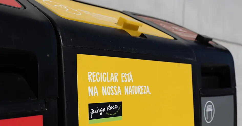 Close-up of three recycling containers (photo)