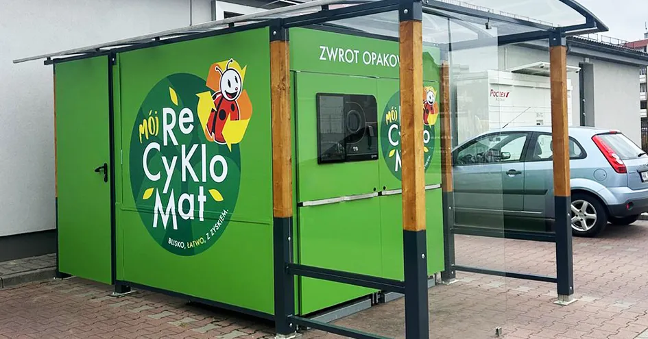 A bottle collection station outside of a Biedronka store (photo)