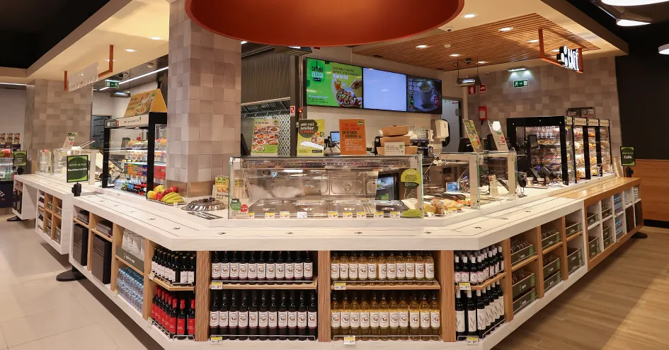 Counter of a Comida Fresca coffee section (photo)