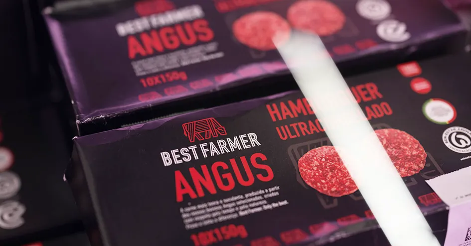 Close-up of packages of Best Farmer Angus hamburger patties (photo)