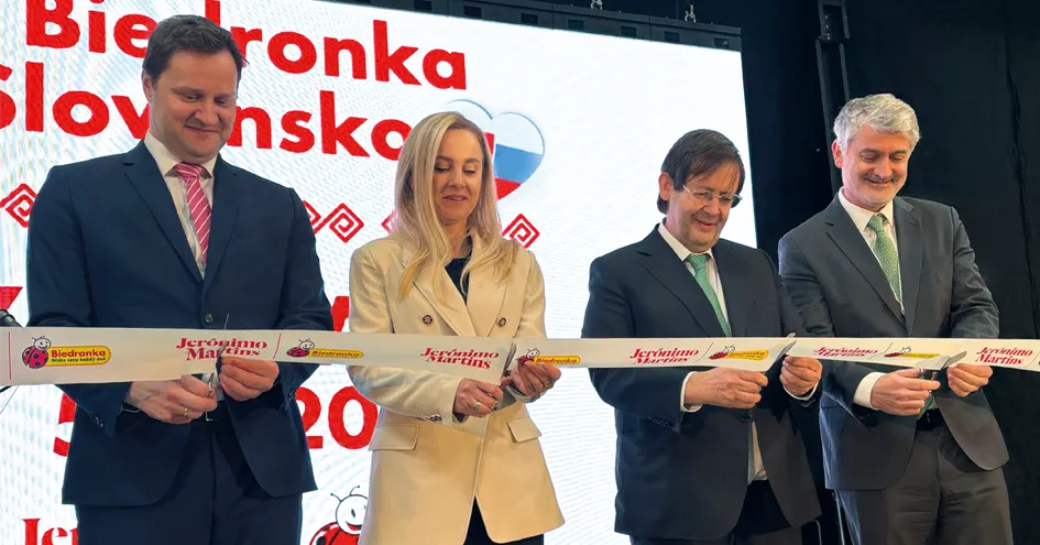 Ribbon-cutting ceremony at the launch of Biedronka Slovakia (photo)