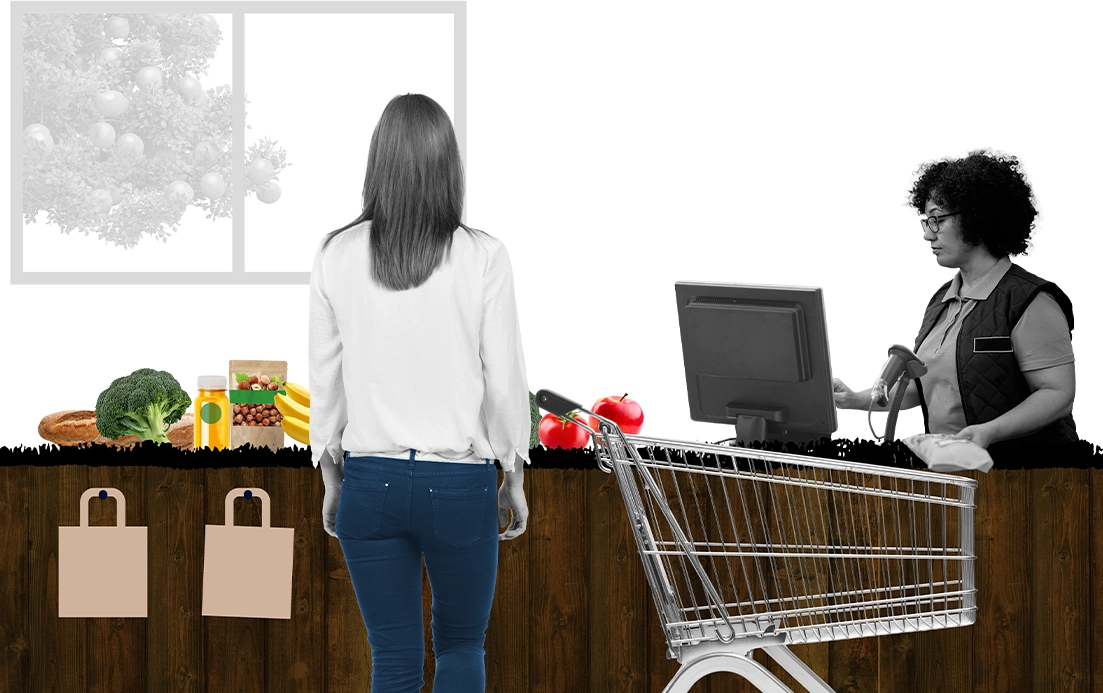 Colagem de uma mulher numa fila de caixa, com um empregado a examinar os seus artigos de compras. (foto)