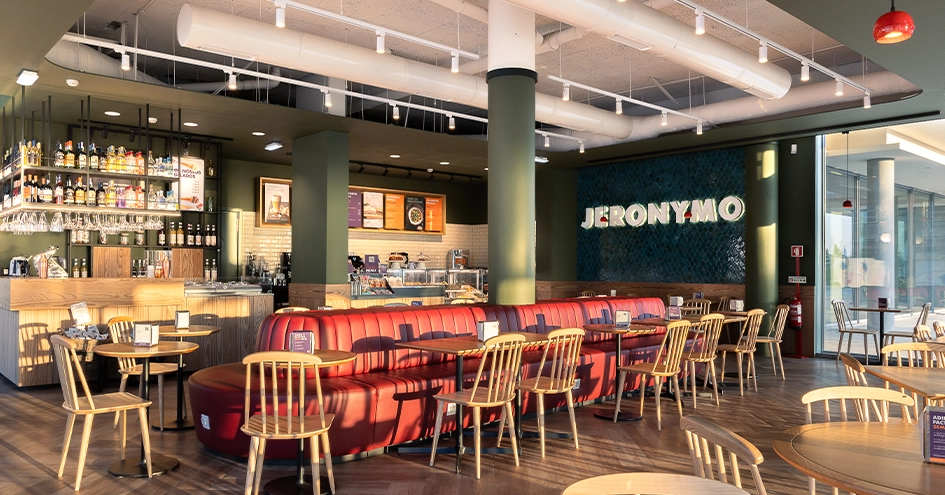 Zona de estar e bar de uma loja Jeronymo (foto)