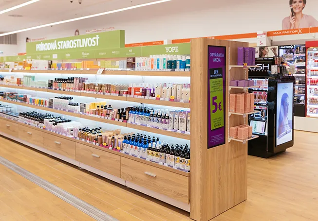 Lineares no interior da loja Hebe (foto)